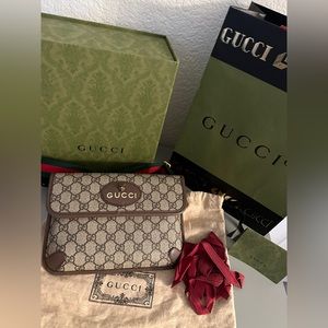 Authentic GUCCI NEO VINTAGE GG SUPREME BELT BAG
